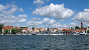 Apartamenty nad jeziorem port Mikołajki restauracje Mazury Polska