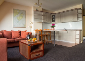 Apartamenty nad jeziorem port Mikołajki restauracje Mazury Polska